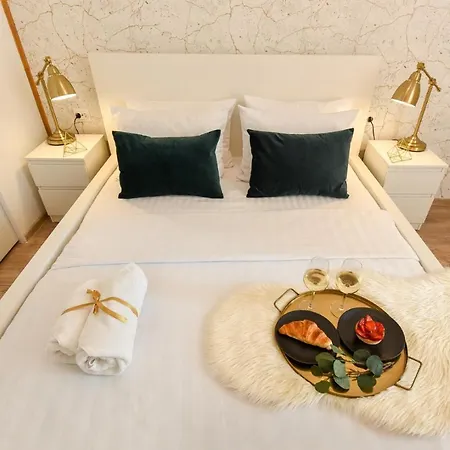 Cozy 1br Escape - With Charming Balcony Near Universitate Διαμέρισμα *