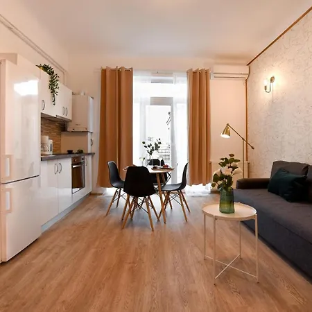 Cozy 1br Escape - With Charming Balcony Near Universitate Διαμέρισμα *