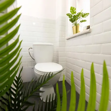 Cozy 1br Escape - With Charming Balcony Near Universitate *