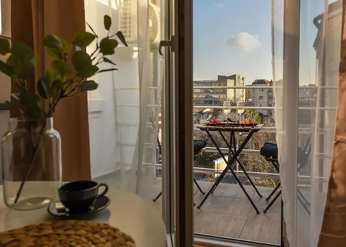 公寓 Cozy 1br Escape - With Charming Balcony Near Universitate