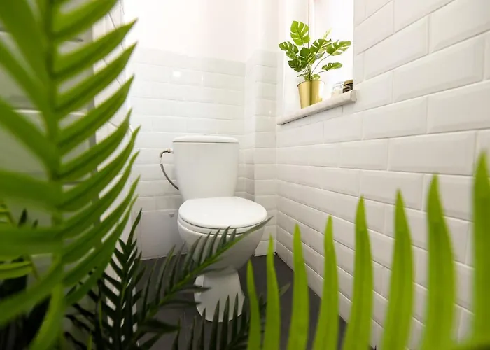 Cozy 1br Escape - With Charming Balcony Near Universitate *