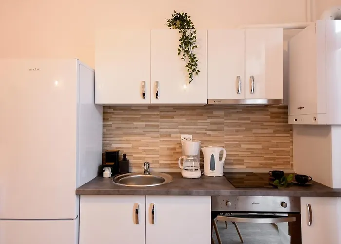 Cozy 1br Escape - With Charming Balcony Near Universitate Apartman *