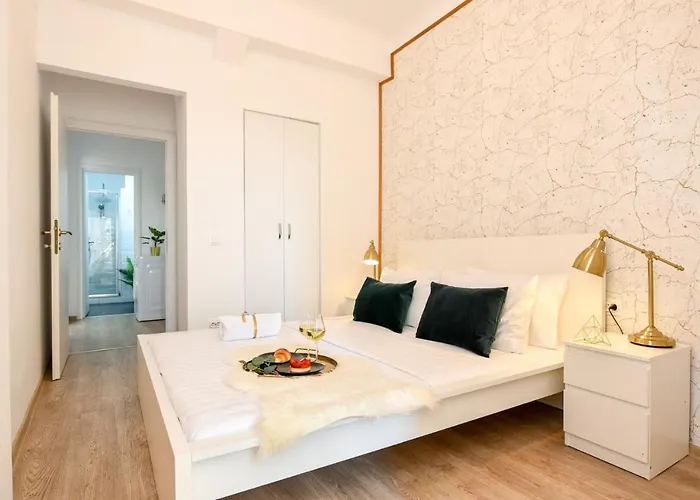 Apartman Cozy 1br Escape - With Charming Balcony Near Universitate Bukarest