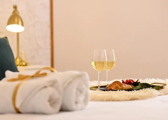 Lejlighed Cozy 1br Escape - With Charming Balcony Near Universitate Bukarest