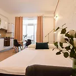 Apartamento Cozy 1br Escape - With Charming Balcony Near Universitate *