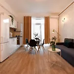 Cozy 1br Escape - With Charming Balcony Near Universitate Apartamento *