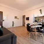 Cozy 1br Escape - With Charming Balcony Near Universitate Apartamento