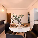 Cozy 1br Escape - With Charming Balcony Near Universitate