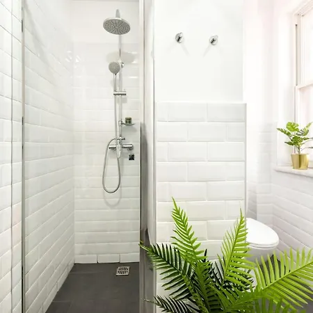 Apartamento Cozy 1br Escape - With Charming Balcony Near Universitate *