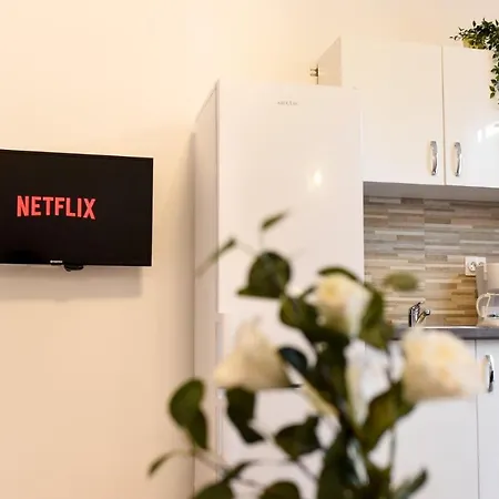 Apartment Cozy 1br Escape - With Charming Balcony Near Universitate Bucharest