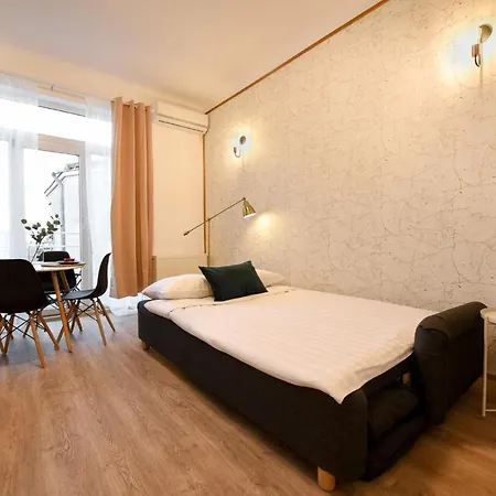 Cozy 1br Escape - With Charming Balcony Near Universitate *